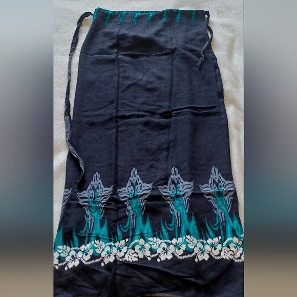 Sarong - Picture 3 of 3